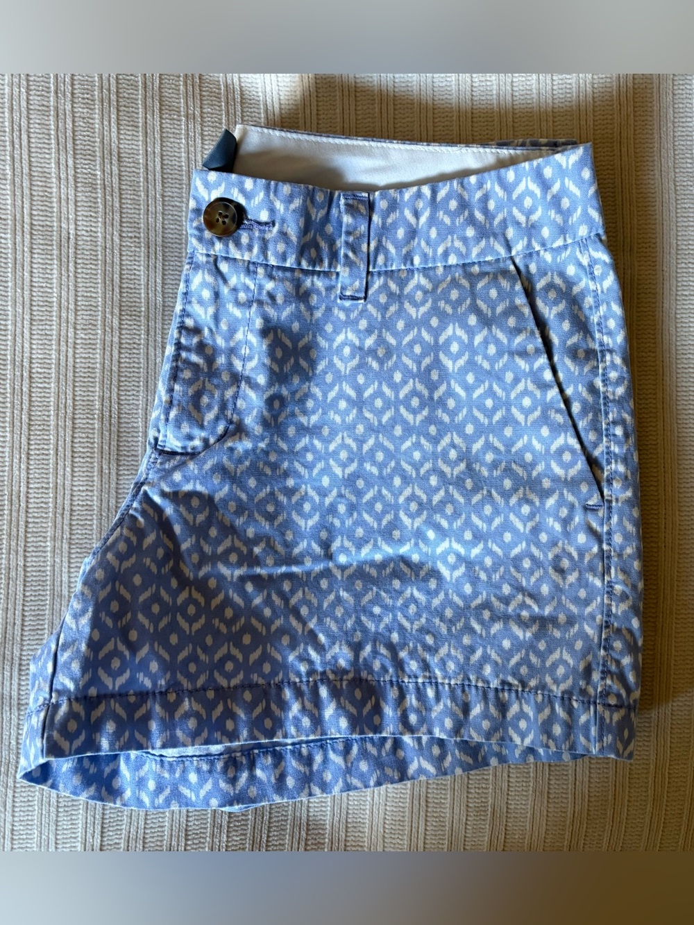Old Navy Light Blue and White Patterned Shorts Size 4